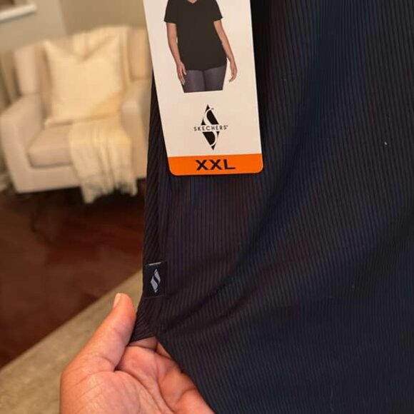 Skechers NWT XXL Black V-Neck Performance Tee Top - Picture 5 of 6